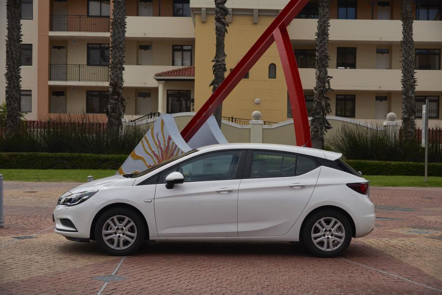 Opel Astra ecoFLEX 2016 года  (ZA) (фото 19 из 29)